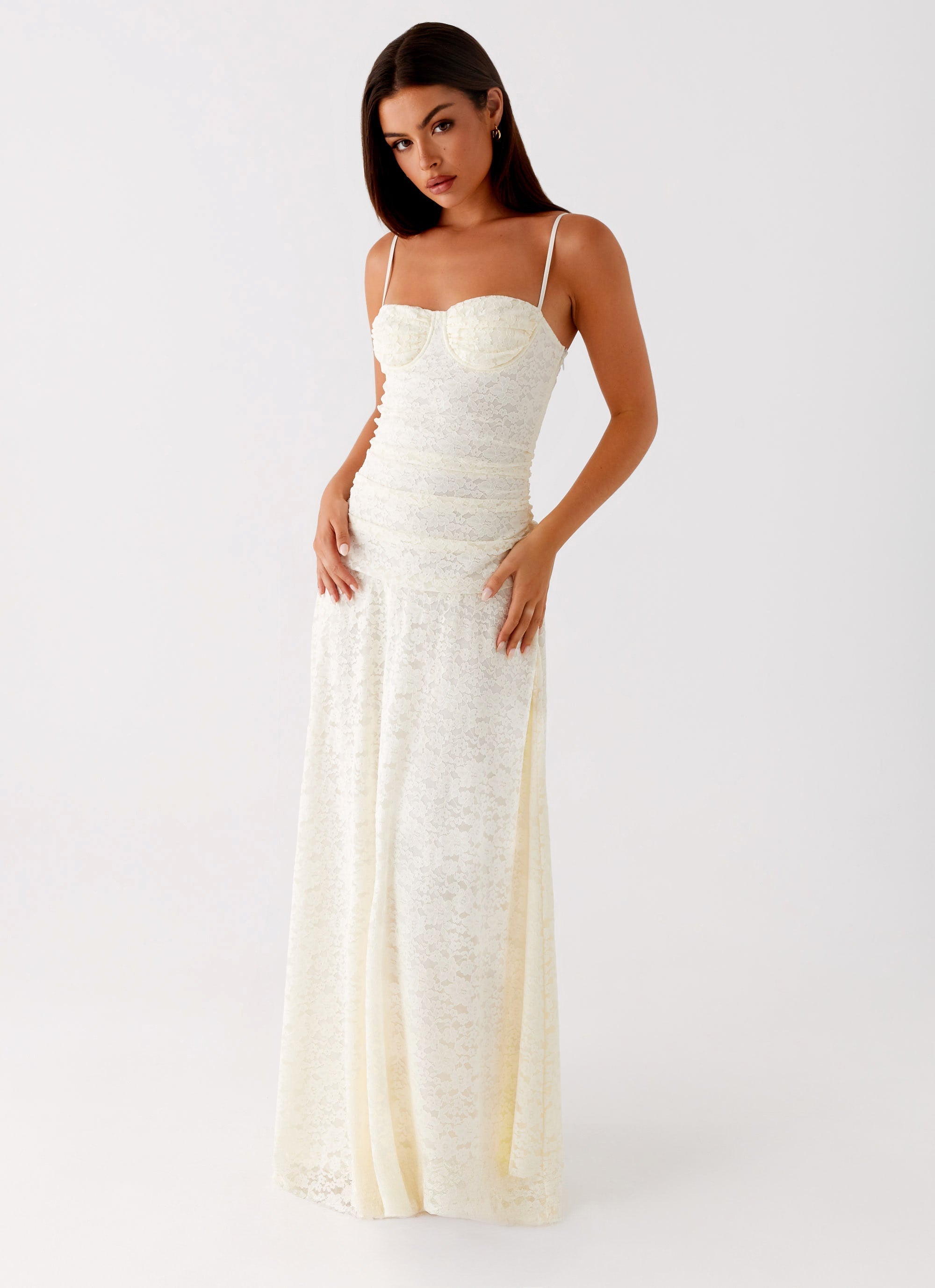 Elegant White Maxi Dress with Lace Sweetheart Neckline