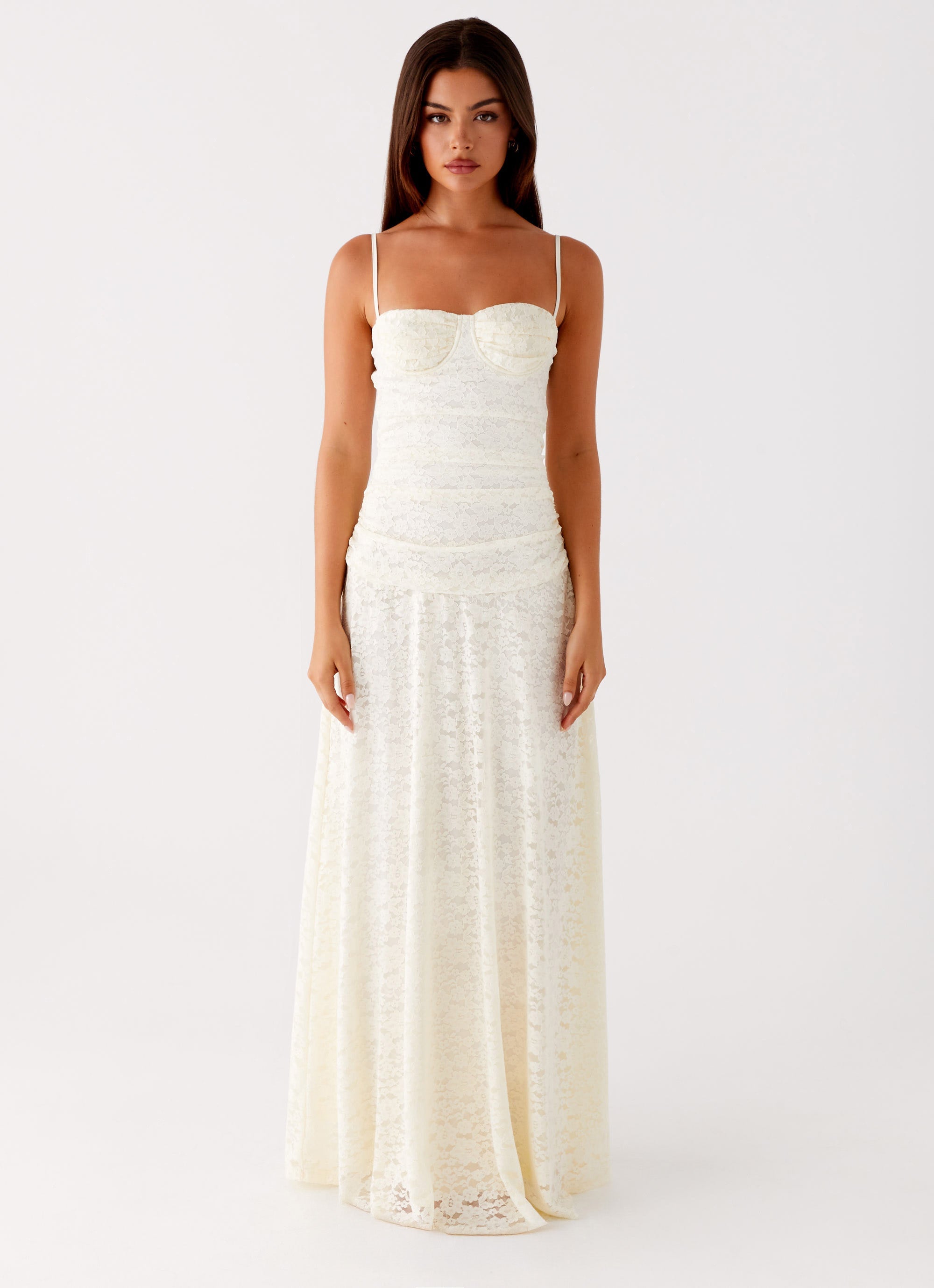Elegant White Maxi Dress with Lace Sweetheart Neckline