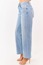 Light Wash Straight Jeans with Raw Hem – Versatile Fit