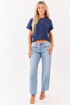 Light Wash Straight Jeans with Raw Hem – Versatile Fit