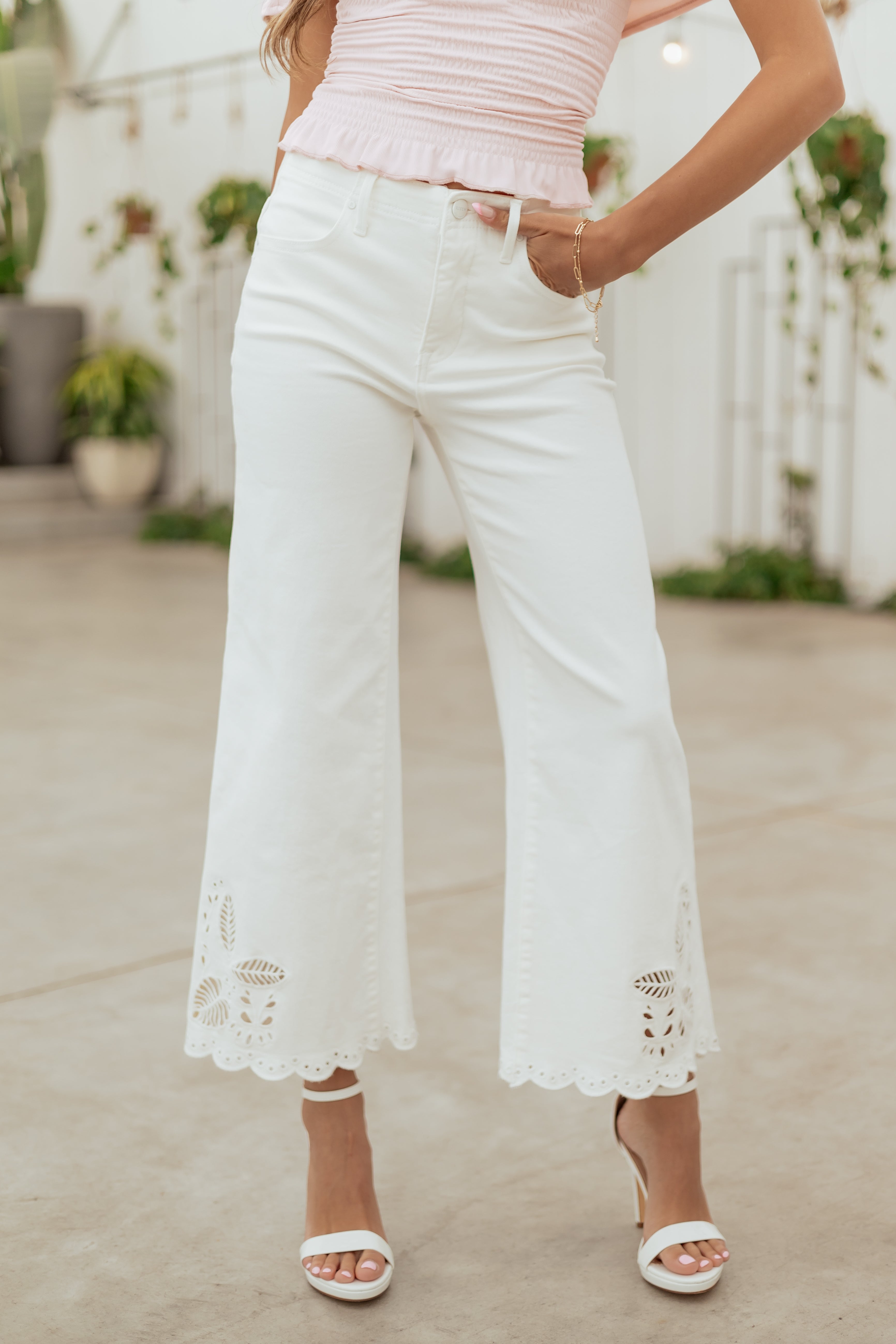 Stylish White Wide Leg Jeans for Women with Tummy Control &